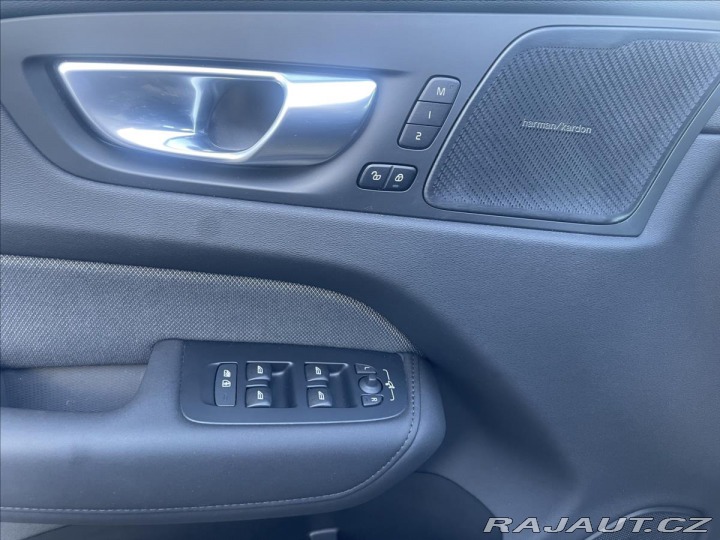 Volvo XC60 2,0 B5 AWD PLUS BLACK EDI 2025