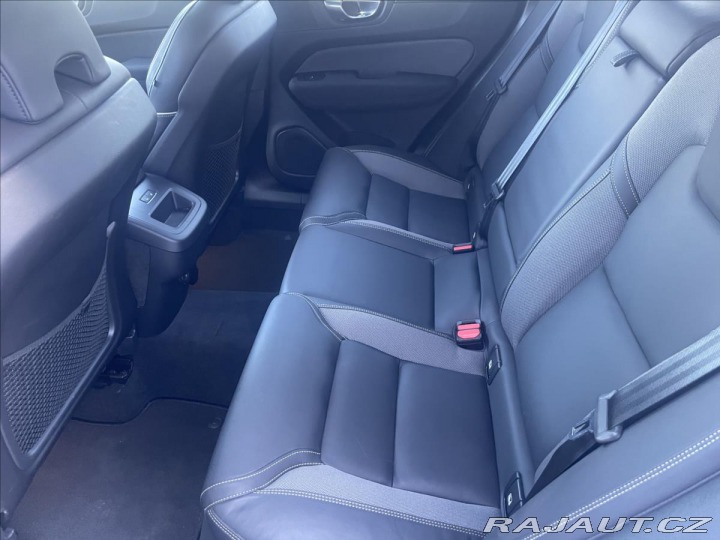 Volvo XC60 2,0 B5 AWD PLUS BLACK EDI 2025