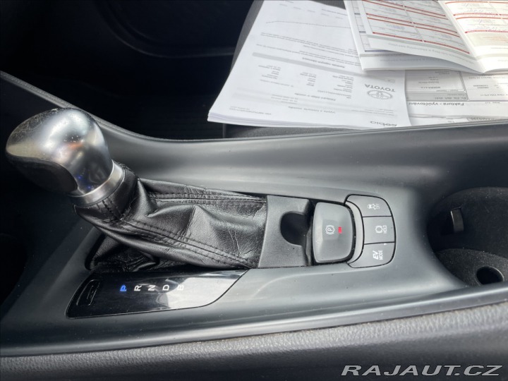 Toyota C-HR 1,8 i 72kw Hybrid CVT CZa 2017