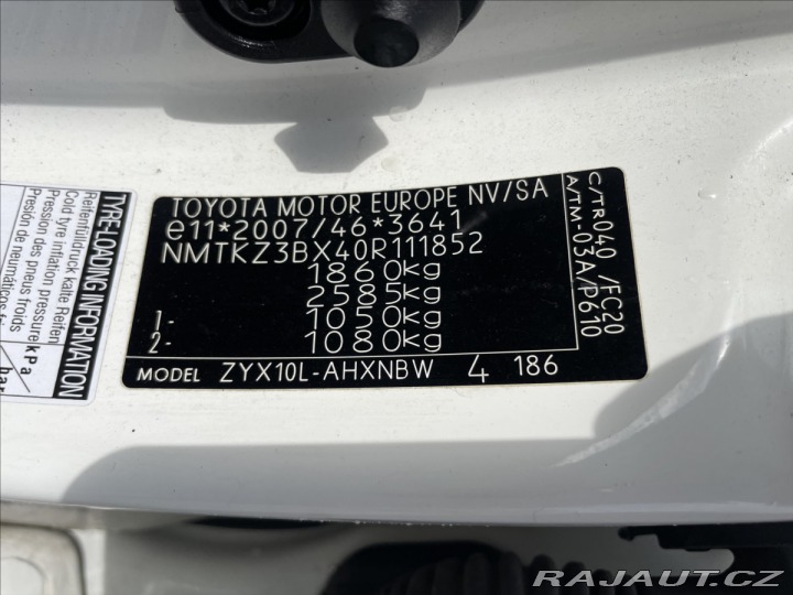 Toyota C-HR 1,8 i 72kw Hybrid e-CVT C 2017