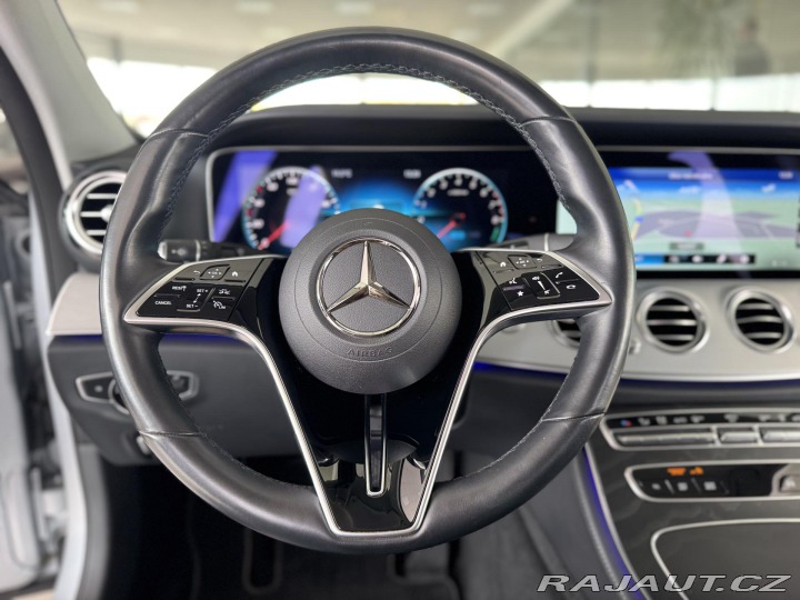 Mercedes-Benz E 300e 235kW*Webasto*REZERV 2023