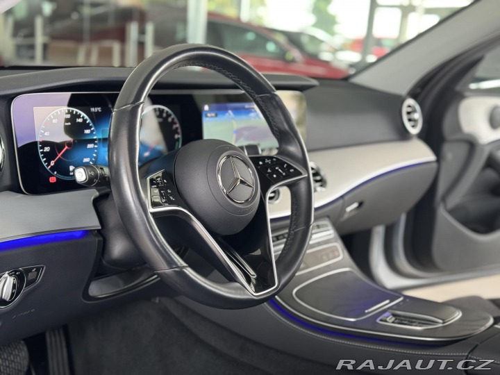Mercedes-Benz E 300e 235kW*Webasto*REZERV 2023