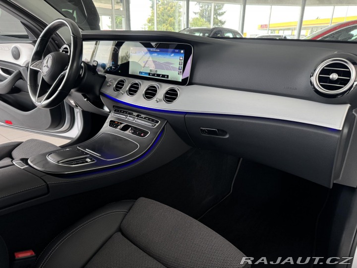 Mercedes-Benz E 300e 235kW*Webasto*REZERV 2023
