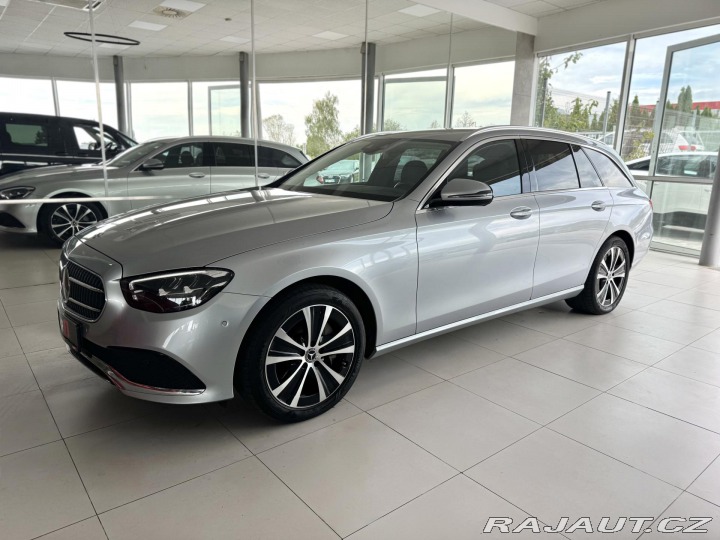 Mercedes-Benz E 300e 235kW*Webasto*REZERV 2023