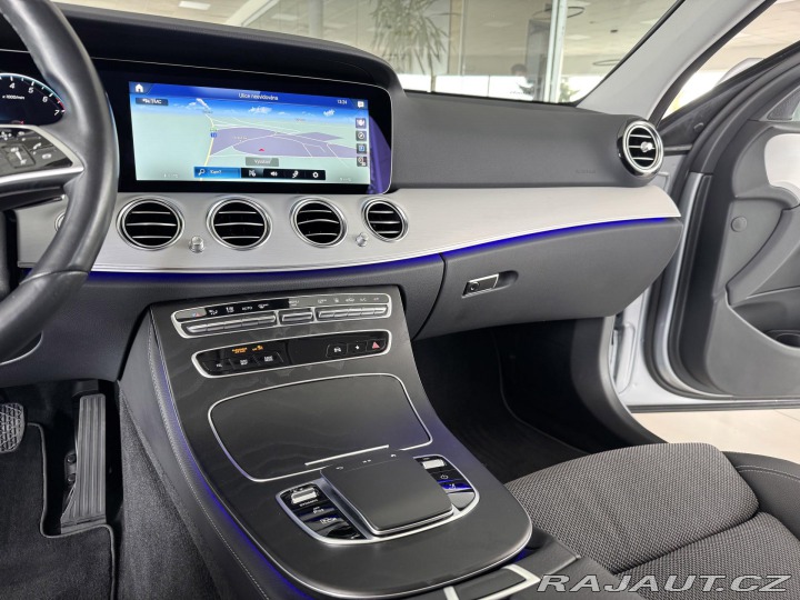Mercedes-Benz E 300e 235kW*Webasto*REZERV 2023