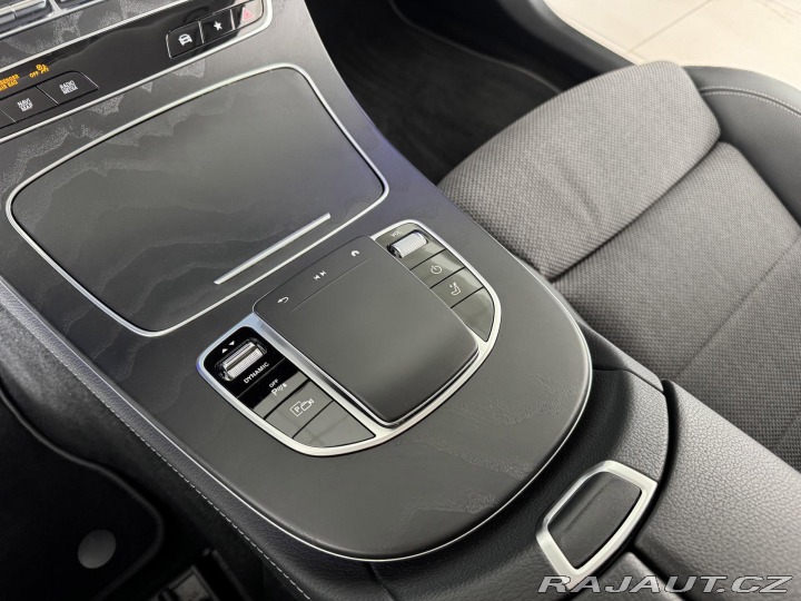 Mercedes-Benz E 300e 235kW*Webasto*Tažné* 2023