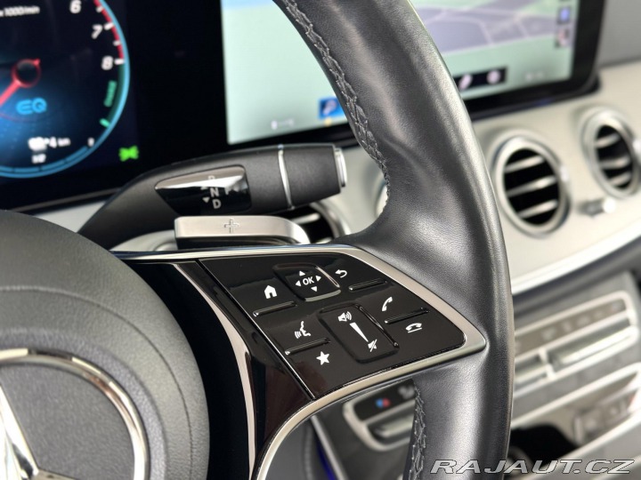 Mercedes-Benz E 300e 235kW*Webasto*REZERV 2023