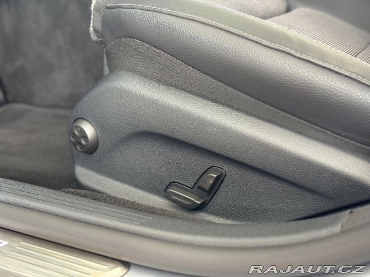 Mercedes-Benz E 300e 235kW*Webasto*Tažné* 2023