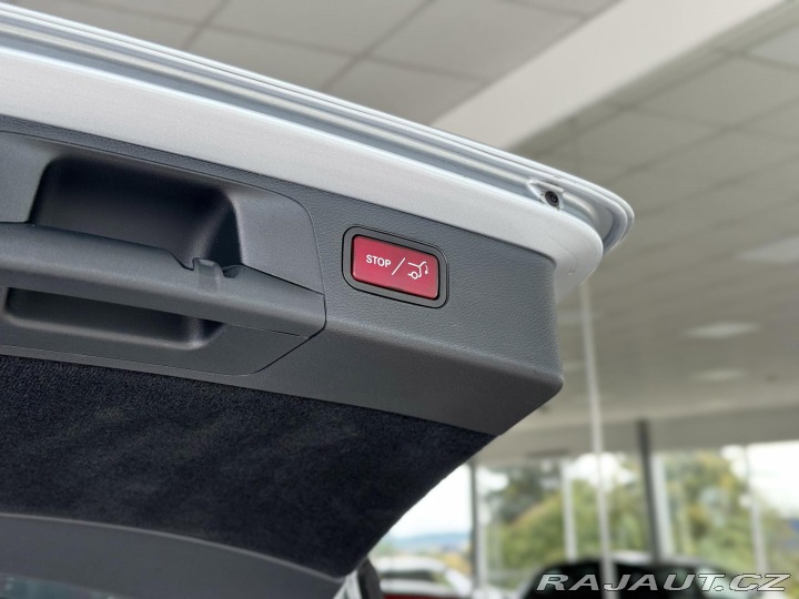 Mercedes-Benz E 300e 235kW*Webasto*REZERV 2023