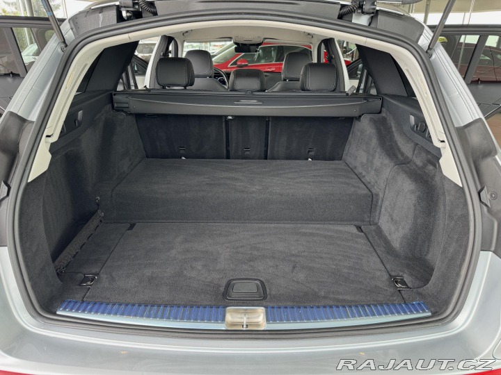 Mercedes-Benz E 300e 235kW*Webasto*REZERV 2023