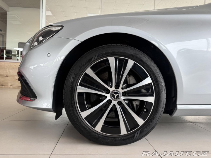 Mercedes-Benz E 300e 235kW*Webasto*Tažné* 2023