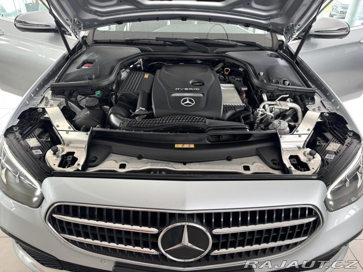 Mercedes-Benz E 300e 235kW*Webasto*Tažné* 2023