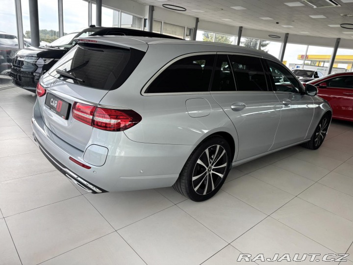 Mercedes-Benz E 300e 235kW*Webasto*Tažné* 2023