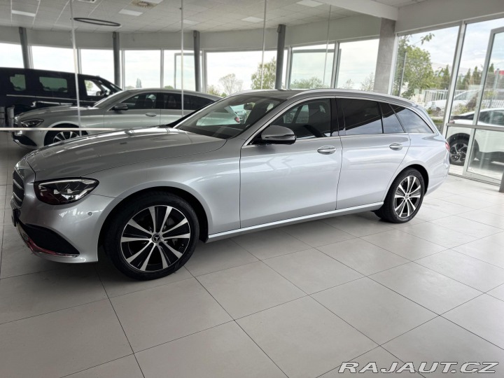 Mercedes-Benz E 300e 235kW*Webasto*REZERV 2023