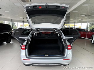 Mercedes-Benz E 300e 235kW*Webasto*Tažné* 2023