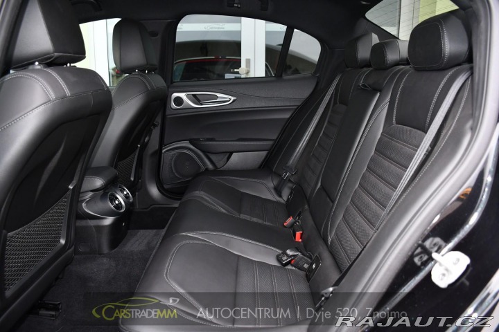Alfa Romeo Giulia 2.0T 16V 206kW VELOCE AT8 2024