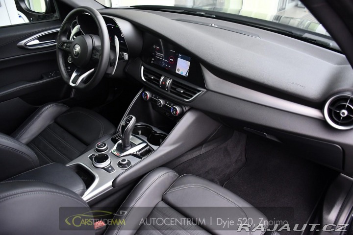 Alfa Romeo Giulia 2.0T 16V 206kW VELOCE AT8 2024