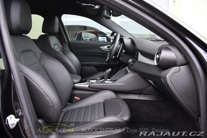 Alfa Romeo Giulia 2.0T 16V 206kW VELOCE AT8 2024
