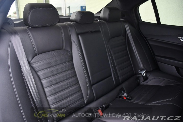 Alfa Romeo Giulia 2.0T 16V 206kW VELOCE AT8 2024