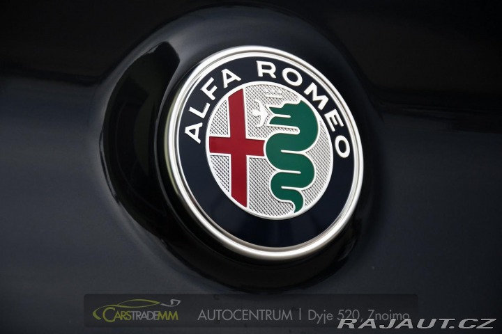 Alfa Romeo Giulia 2.0T 16V 206kW VELOCE AT8 2024