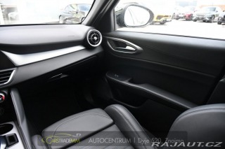 Alfa Romeo Giulia 2.0T 16V 206kW VELOCE AT8 2024