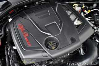 Alfa Romeo Giulia 2.0T 16V 206kW VELOCE AT8 2024