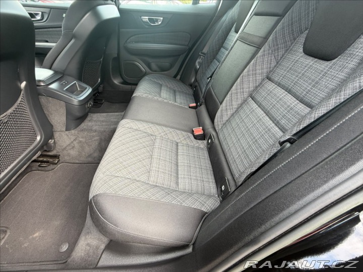 Volvo V60 2,0 I B3 CORE AT 120kW 2022