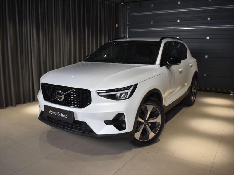 Volvo XC40 2,0 B3 Plus dark Bezklič,