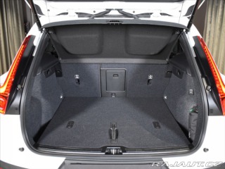 Volvo XC40 2,0 B3 Plus dark Bezklič, 2025