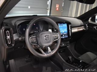 Volvo XC40 2,0 B3 Plus dark Bezklič, 2025