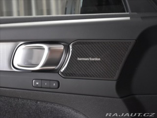 Volvo XC40 2,0 B3 Plus dark Bezklič, 2025