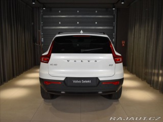 Volvo XC40 2,0 B3 Plus dark Bezklič, 2025