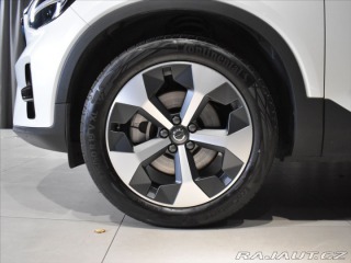 Volvo XC40 2,0 B3 Plus dark Bezklič, 2025