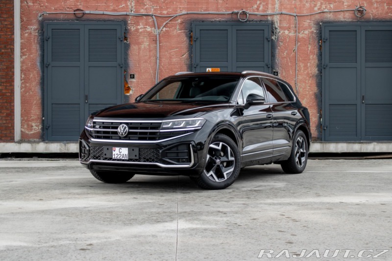 Volkswagen Touareg R-Line | Natáčacia zadná