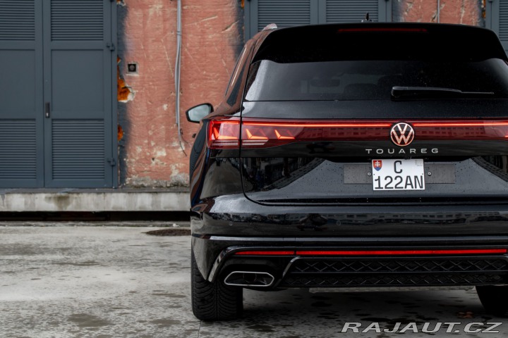 Volkswagen Touareg R-Line | Natáčacia zadná 2025
