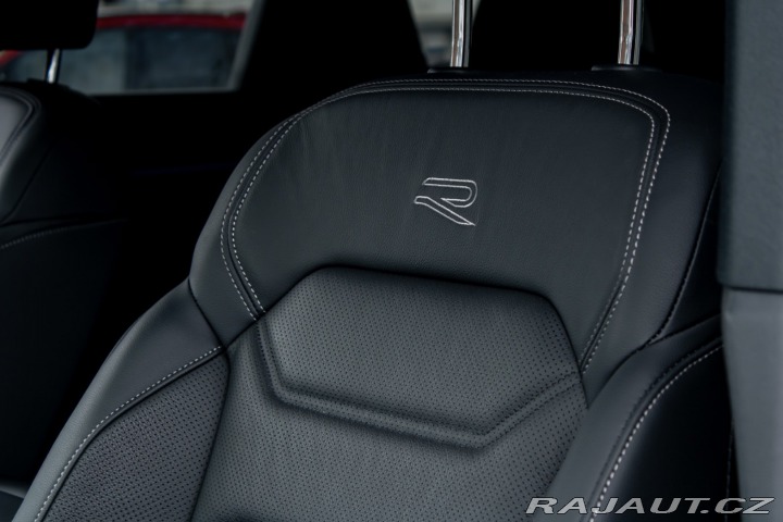 Volkswagen Touareg R-Line | Natáčacia zadná 2025