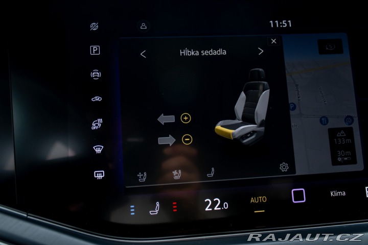 Volkswagen Touareg R-Line | Natáčacia zadná 2025