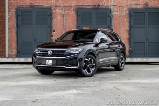 Volkswagen Touareg R-Line | Natáčacia zadná 2025