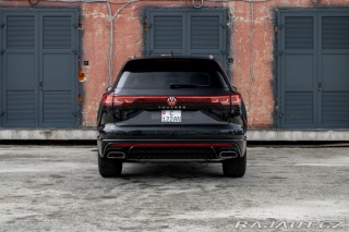 Volkswagen Touareg R-Line | Natáčacia zadná 2025