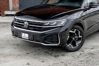 Volkswagen Touareg R-Line | Natáčacia zadná 2025