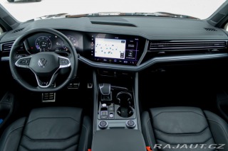 Volkswagen Touareg R-Line | Natáčacia zadná 2025