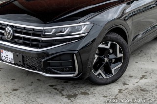 Volkswagen Touareg R-Line | Natáčacia zadná 2025