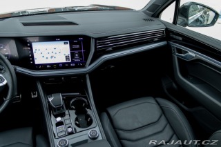 Volkswagen Touareg R-Line | Natáčacia zadná 2025