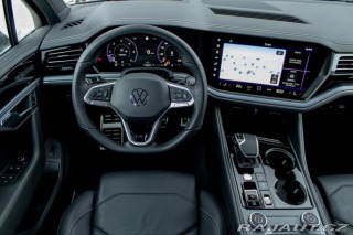 Volkswagen Touareg R-Line | Natáčacia zadná 2025