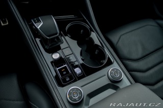 Volkswagen Touareg R-Line | Natáčacia zadná 2025