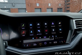Volkswagen Touareg R-Line | Natáčacia zadná 2025