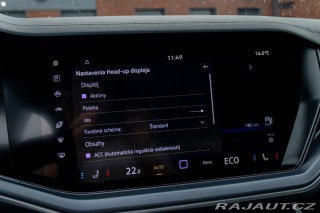 Volkswagen Touareg R-Line | Natáčacia zadná 2025