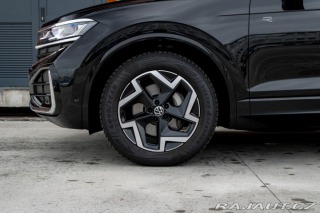 Volkswagen Touareg R-Line | Natáčacia zadná 2025