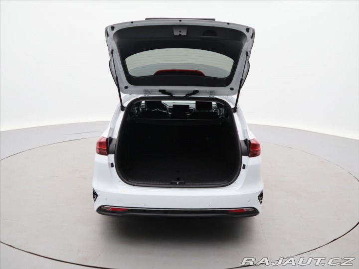 Kia Ceed 1,5 T-GDI 117kW DCT TOP D 2024