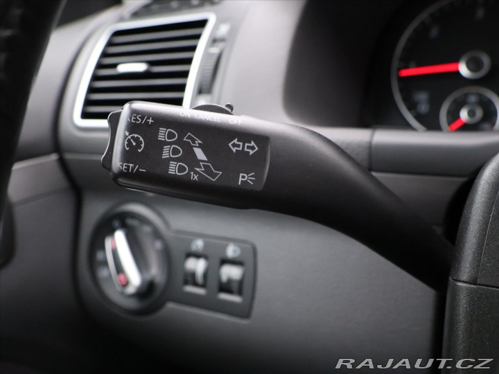 Volkswagen Touran 1,6 TDI 77kW DSG Comfortl 2011